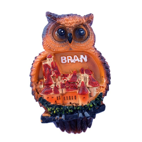 Souvenir România - Magnet rasina bufnita Castelul Bran 5x8 cm