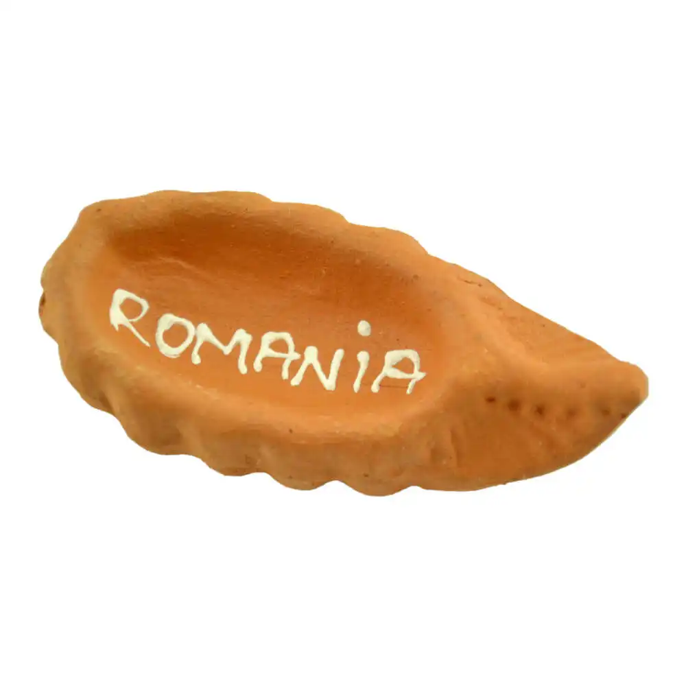 Casă și decorațiuni - Magnet frigider din lut in forma de opinca 7 cm Romania