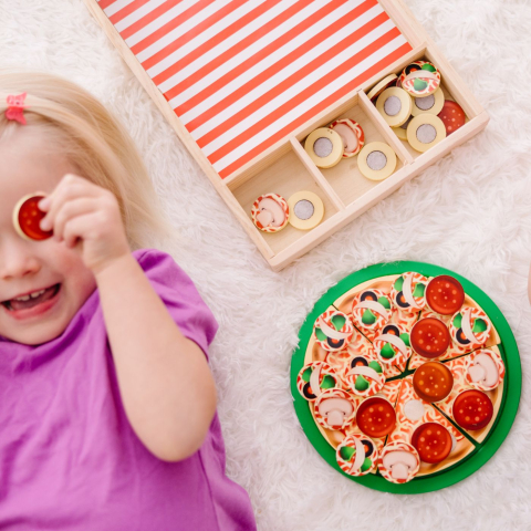 MELISSA AND DOUG SET DE JOACA DIN LEMN PETRECERE CU PIZZA [2]