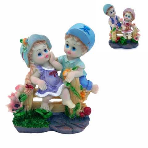 Casă și decorațiuni - Figurina decorativa din rasina 2 copii 9 x 11 cm modele diferite