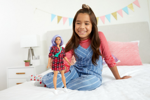 PAPUSA BARBIE FASHIONISTA CU PARUL MOV SI ROCHITA CU STELUTE [2]