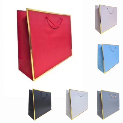 Accesorii pentru impachetat - Punga cadou din carton gros cu margine aurie 38 x 32 x 12 cm