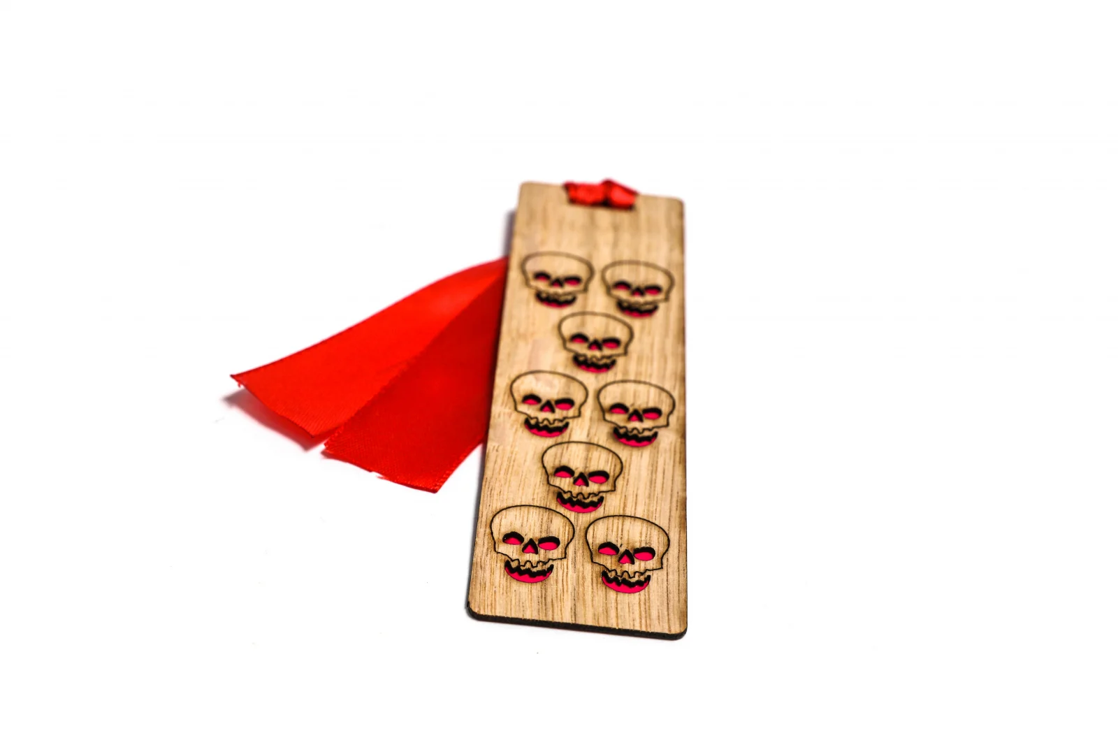 Semn de carte din lemn cu un craniu [1]