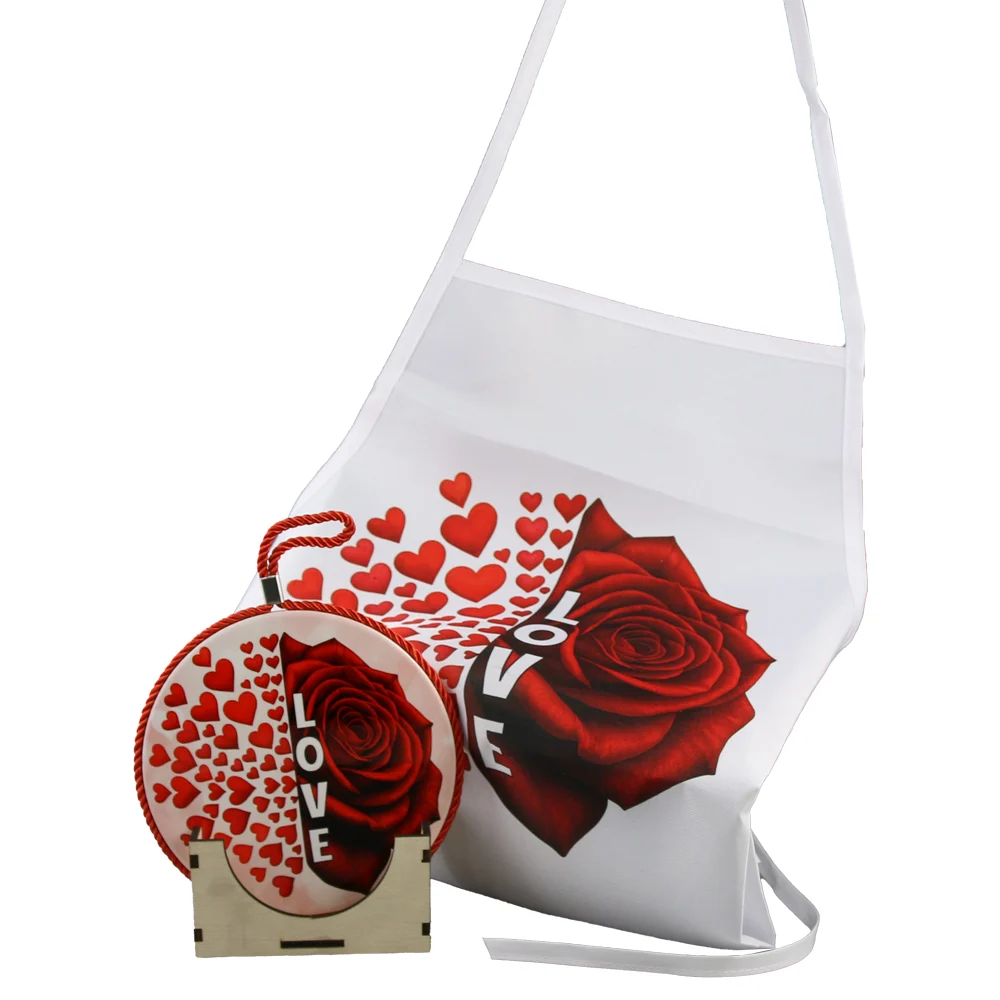 Articole pentru bucătărie - Set cadou „Love” cu suport ceramic decorativ, sort de bucatarie si suport din lemn