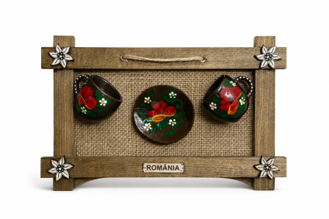 Ornamente și figurine decorative - Set decor 2 cesti si farfurioare pictate manual