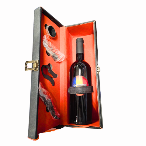 Băuturi și accesorii - Set vin in cutie cu accesorii Romania 36x11x12 cm