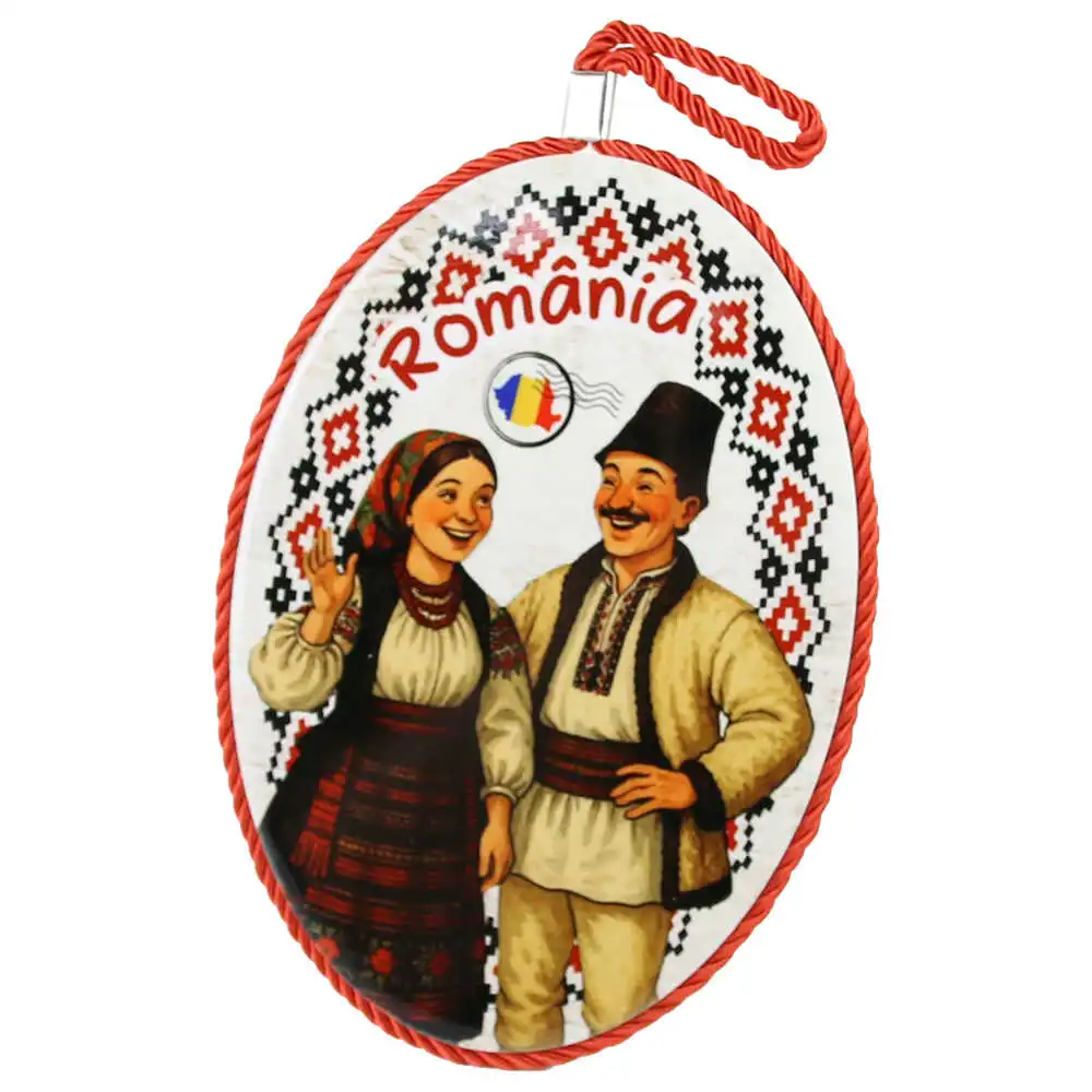 Souvenir România - Decor perete oval din ceramica Romania Cuplu in port popular 14 x 20 cm