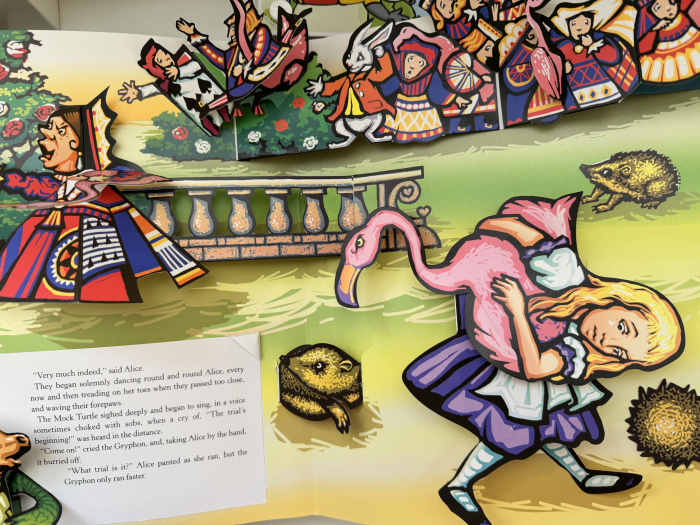 Alice's Adventures in Wonderland Pop-Up Book [3]