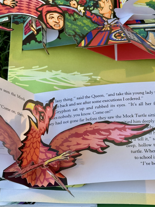 Alice's Adventures in Wonderland Pop-Up Book [5]