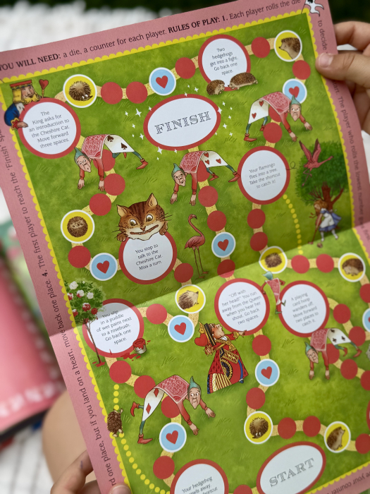 Letters from Wonderland – carte interactivă în limba engleză cu scrisori de deschis [9]