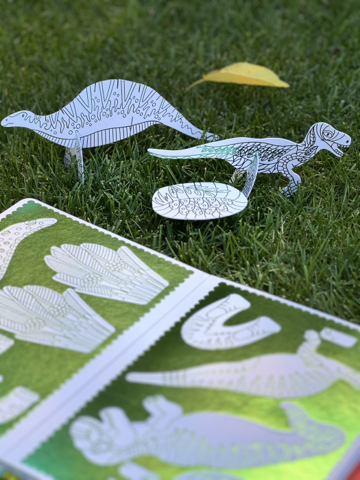 Press Out and Decorate: Dinosaurs – Carte de activități cu decorațiuni 3D | Nosy Crow [6]