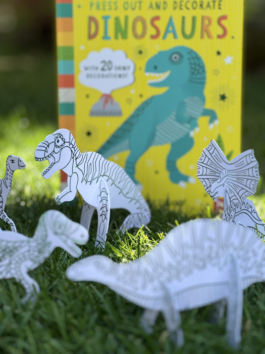 Press Out and Decorate: Dinosaurs – Carte de activități cu decorațiuni 3D | Nosy Crow [7]