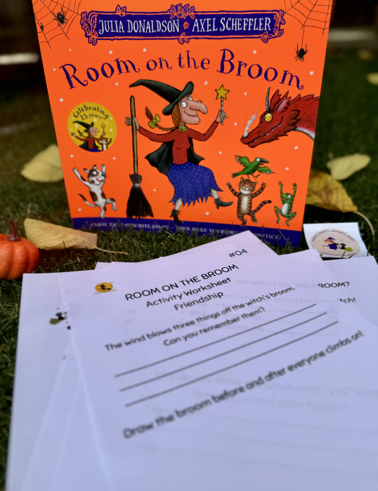 Room on the Broom – Paperback 25th Anniversary Edition | Librăria Exploratorilor [6]