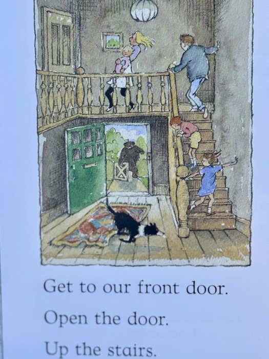 We're Going on a Bear Hunt Paperback [6]