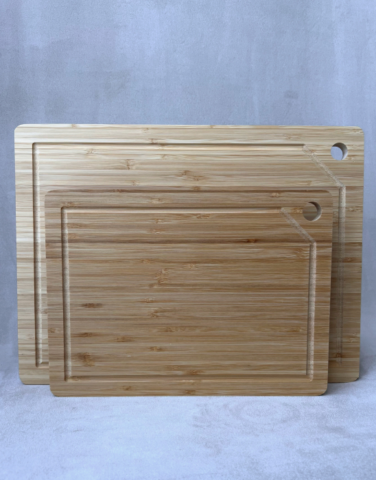 Set cadou gatit personalizat format din cutit profesional si tocator bambus gravate prin laser Chef Nicole în cutie de prezentare [2]