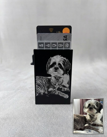 Portofel carduri metalic negru personalizat cu poza caine si pisica prin gravura laser detaliata