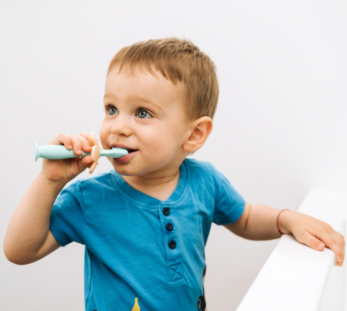 Periuta de dinti bebe din silicon Babysnugg cu 2 capete si ventuza, fara BPA, PVC, Latex si Ftalati - Albastra [3]