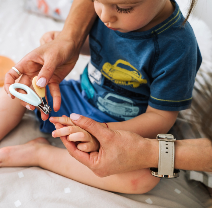 Set ingrijire bebe, kit 6 in 1 Babysnugg, Portocaliu - contine foarfeca, unghiera, pila, penseta, termometru apa si betisor ureche cu luminita [6]