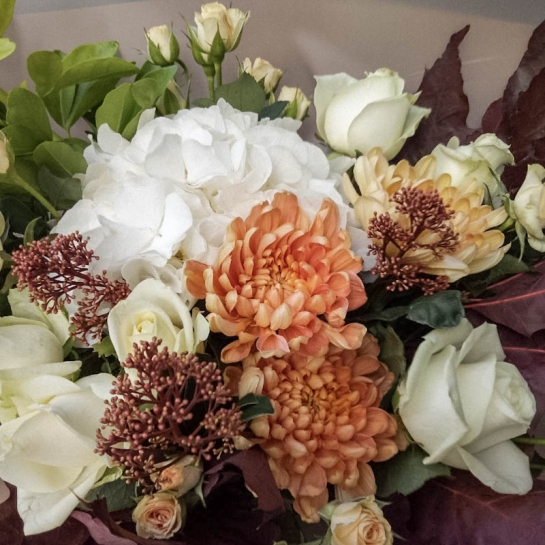 Buchet cu Crizantemă, Hortensie și Trandafir Avalanșă [2]