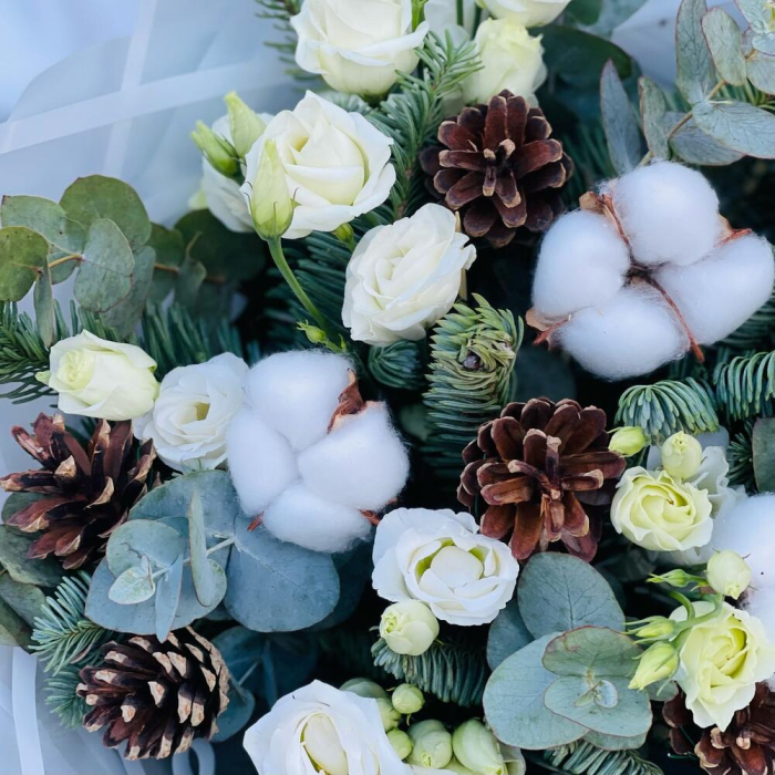 Buchet de Iarnă din Lisianthus și Eucalipt [6]