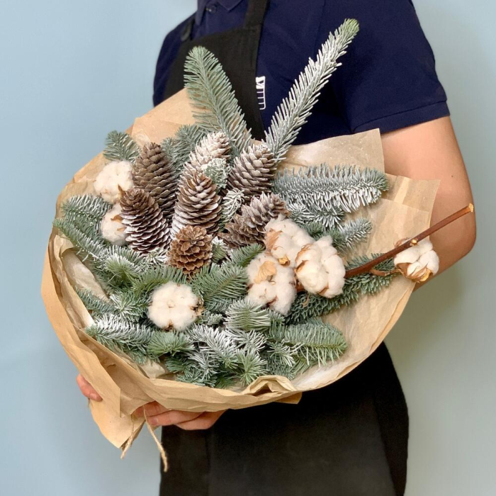 Buchet de Iarnă din Nobilis și Conuri [2]