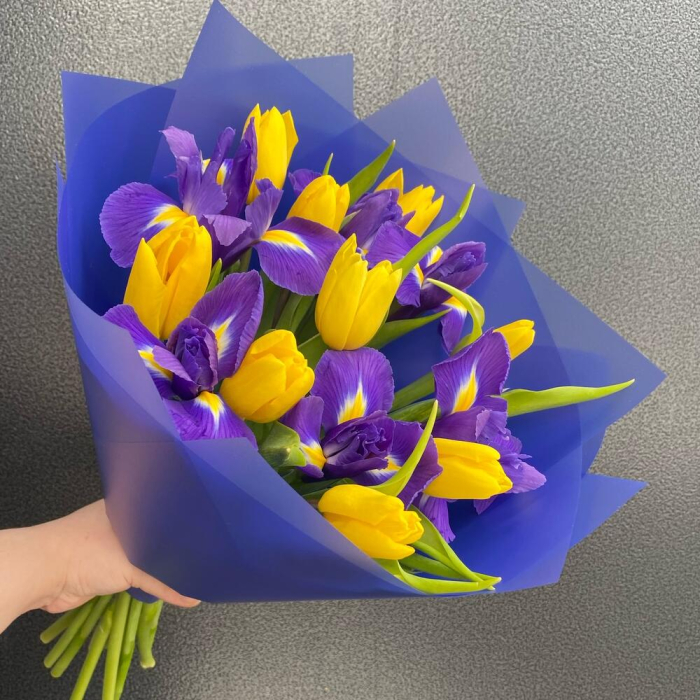 Buchet de Primăvară din Iriși și Lalele [1]