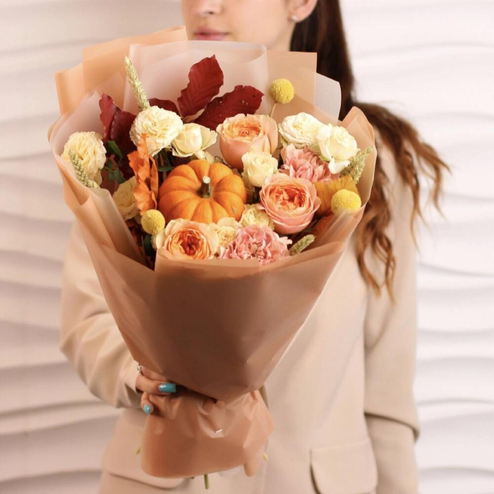 Buchet de Toamnă cu Dovleac, Trandafiri și Garoafe [3]