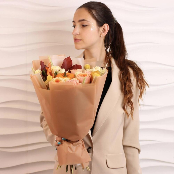 Buchet de Toamnă cu Dovleac, Trandafiri și Garoafe [5]