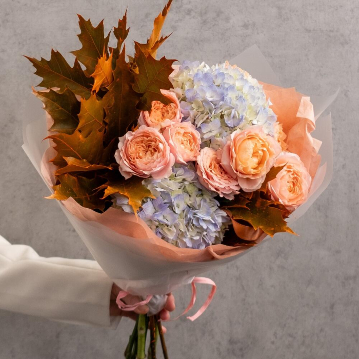 Buchet de Toamnă cu Hortensie, Trandafiri și Frunze de Stejar [2]