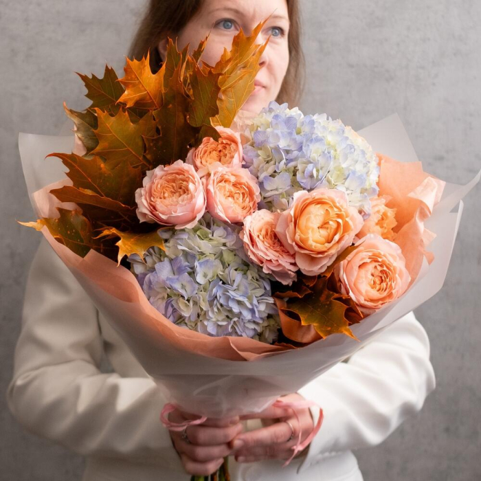 Buchet de Toamnă cu Hortensie, Trandafiri și Frunze de Stejar [1]