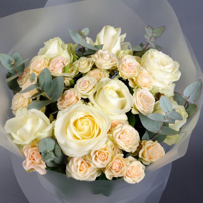 Buchet de Trandafiri Avalanche si Elena spray [2]