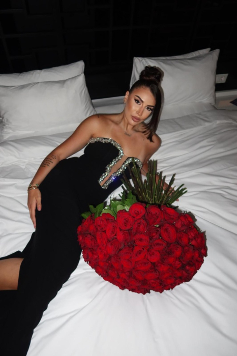 Buchet din 101 Trandafiri Roșii Romantici [3]