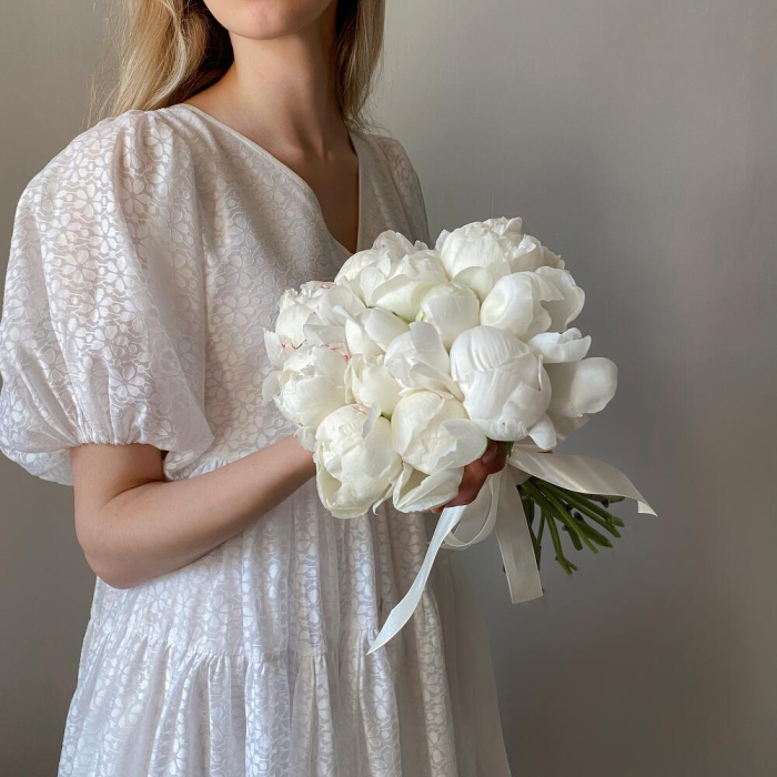 Buchet din 11 Bujori Albi [1]