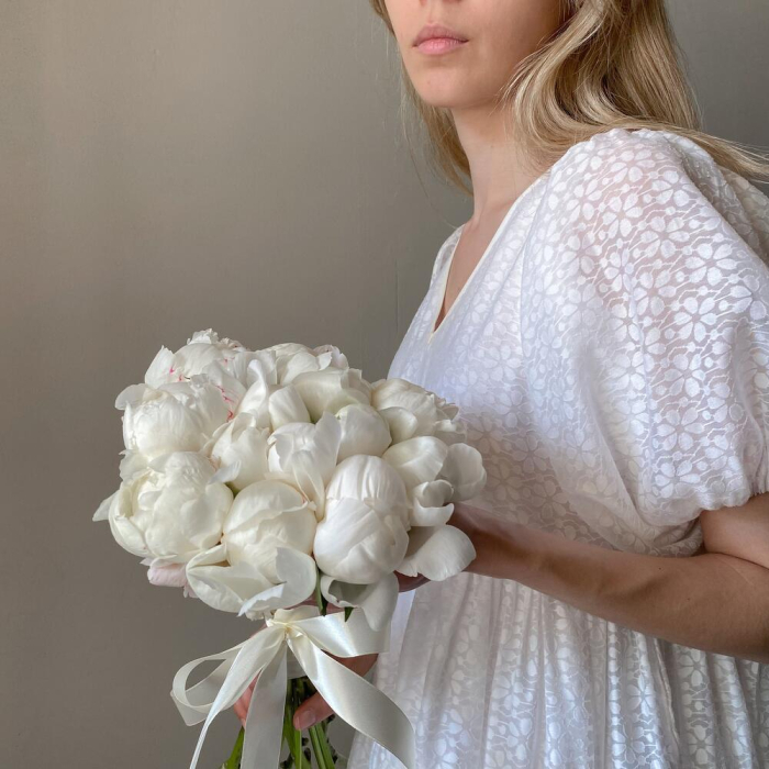 Buchet din 11 Bujori Albi [3]