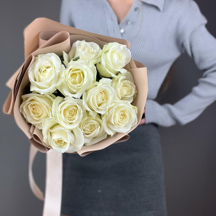 Buchet din 11 Trandafiri Albi [4]