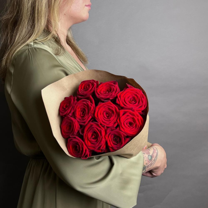Buchet din 11 Trandafiri Roșii [2]