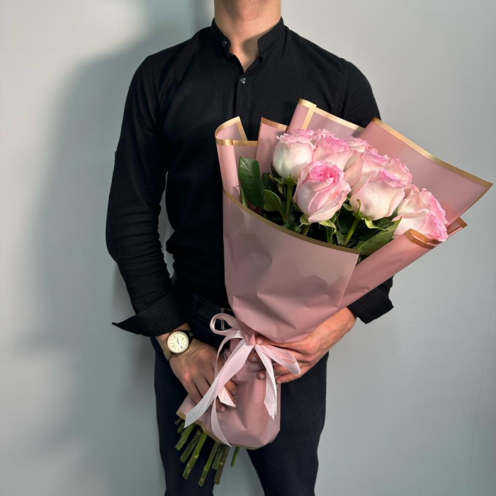 Buchet din 11 Trandafiri Roz-Pal [4]