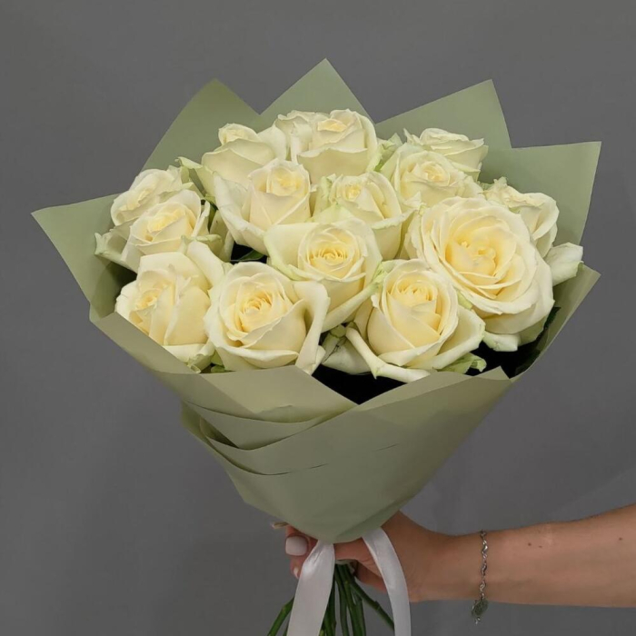 Buchet din 15 Trandafiri Albi [4]