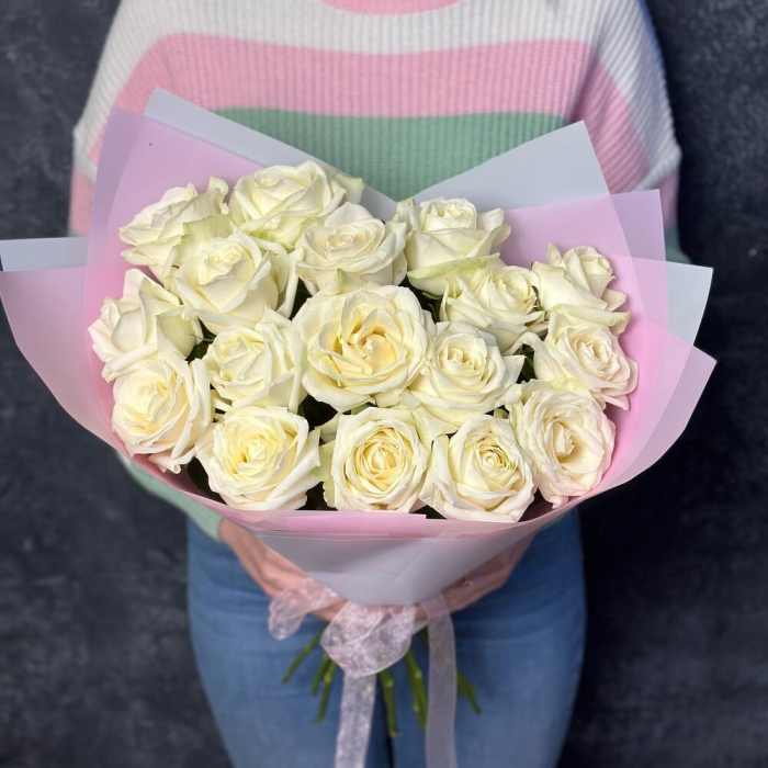 Buchet din 17 Trandafiri Albi [6]