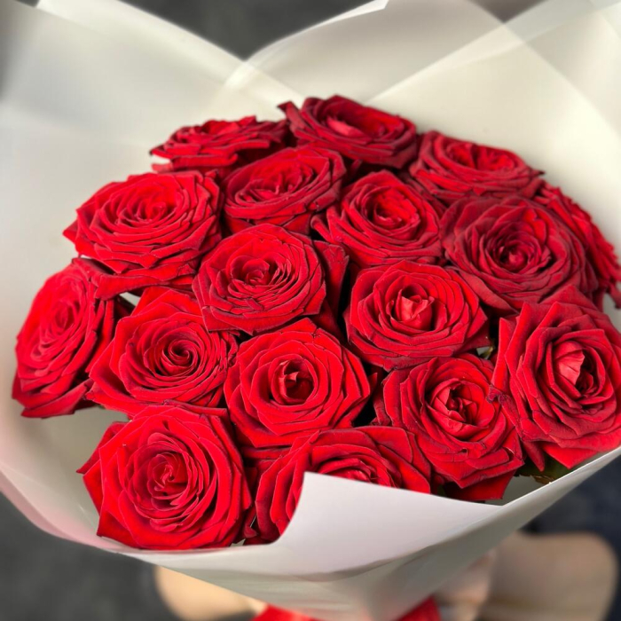 Buchet din 17 Trandafiri Roșii [3]