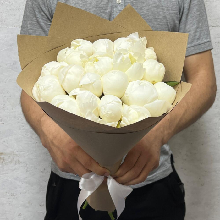 Buchet din 19 Bujori Albi în Hartie Kraft [3]