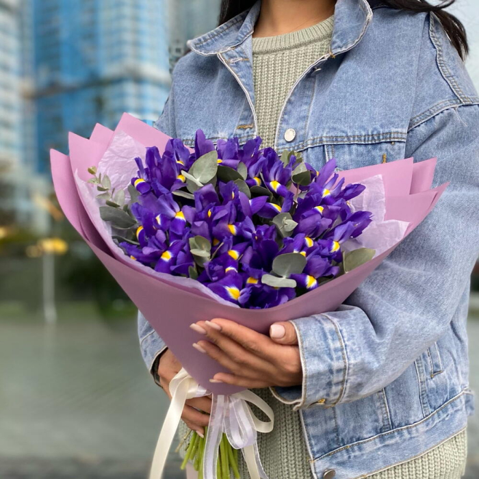 Buchet din 19 Iriși Mov și Eucalipt [2]