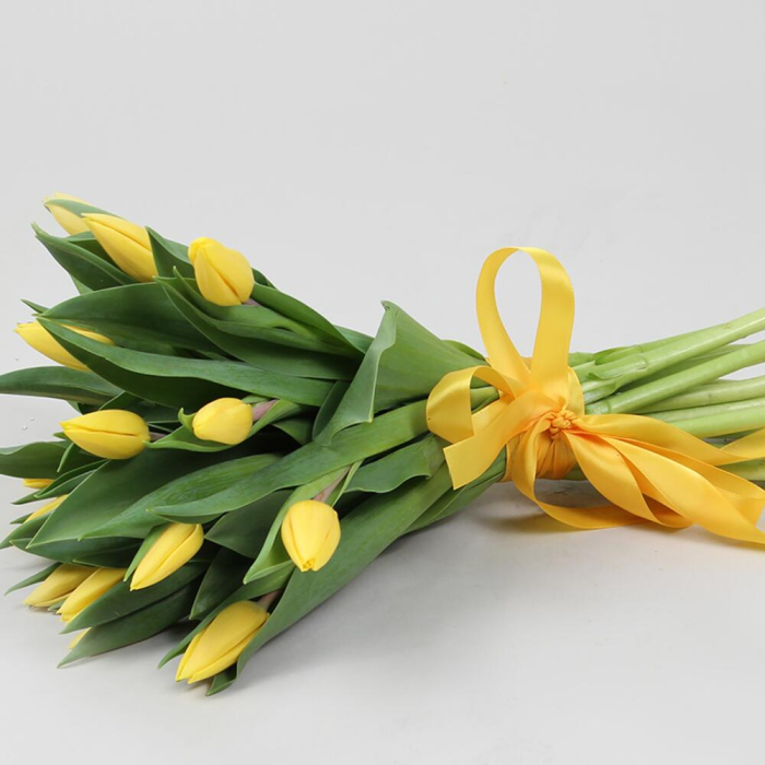 Buchet din 19 Lalele Galbene [2]