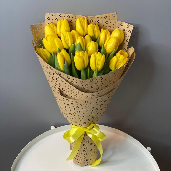 Buchet din 19 Lalele Galbene [2]