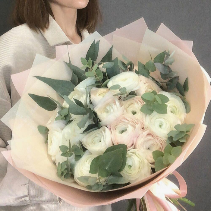 Buchet din 19 Ranunculus Alb și Eucalipt [1]