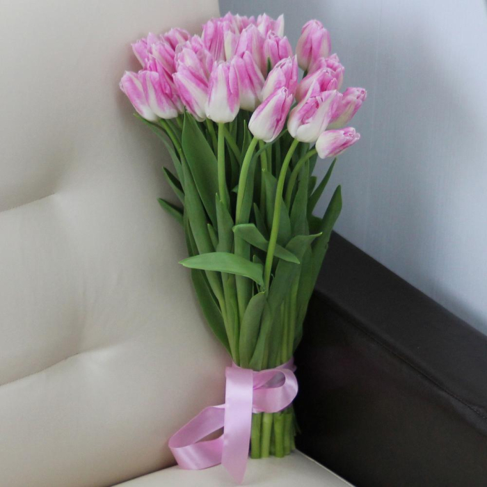 Buchet din 25 Lalele Roz Pătate [1]