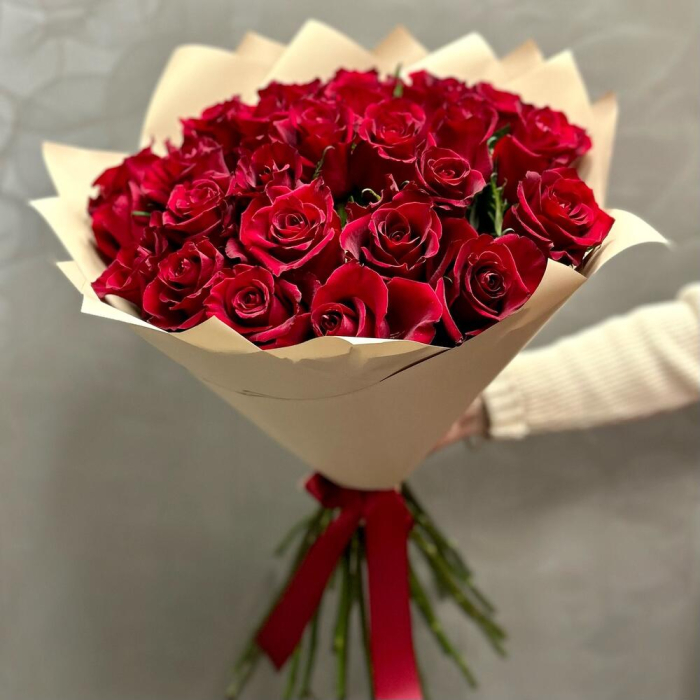 Buchet din 27 Trandafiri Roșii [2]