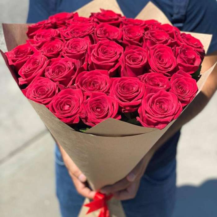 Buchet din 31 Trandafiri Roșii [2]