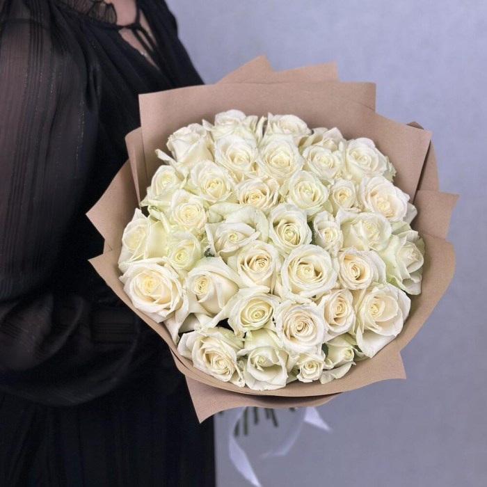 Buchet din 35 Trandafiri Albi [3]