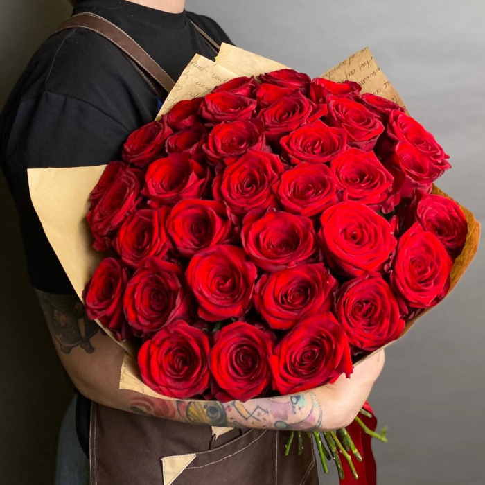 Buchet din 35 Trandafiri Roșii [1]